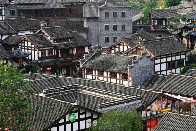驻贝宁大使彭惊涛出席中油国际尼贝管道项目公司年会暨优秀员工表彰大会